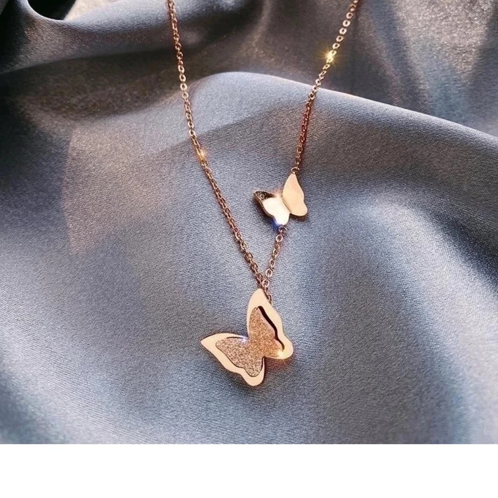 Gorgeous Rose Gold Butterfly Pendant Necklace - NWOT